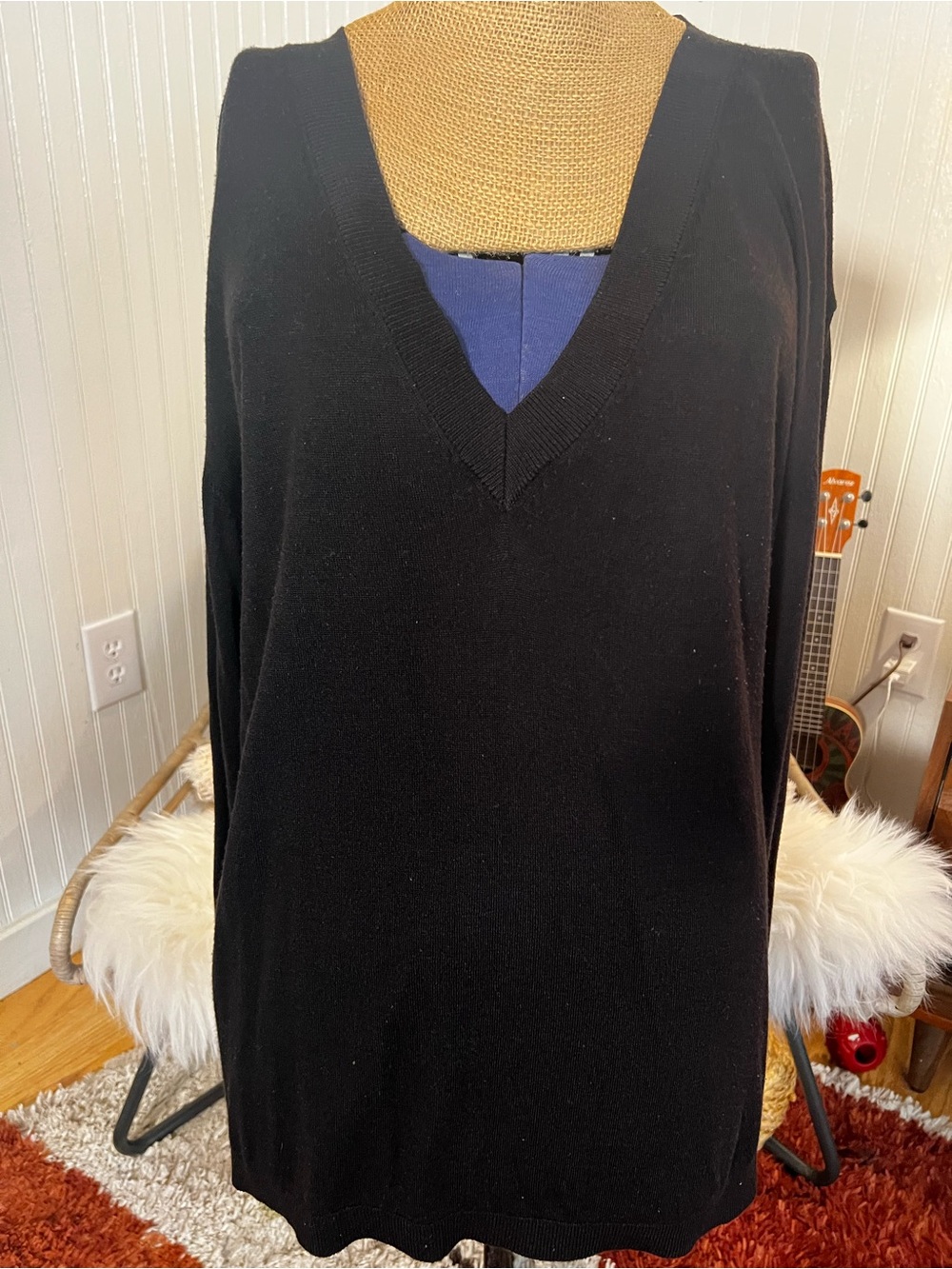 H&M Black V-Neck women’s lightweight Sweater